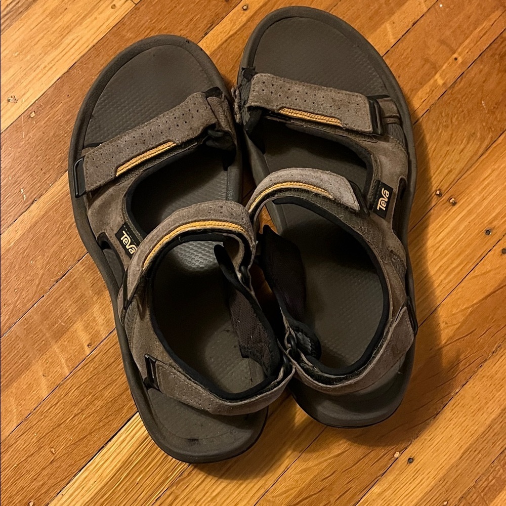 Teva
Katavi 2
Men's sport sandals
Color bungee cord 42 size 9